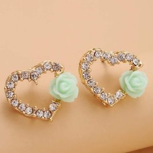 Rhinestone Heart Design Stud Esrrings
